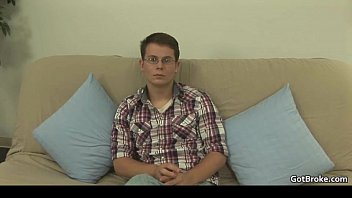 Preview 2 of Se Folla - Cute gay dude sucks hard cock and gets gays