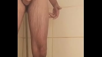 Preview 4 of Prontv C Om - Gozando de baixo do chuveiro