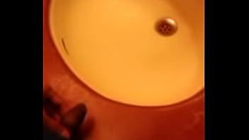 Preview 1 of Pinay Scort Amateur Scandal - Playboy Akhil Peeing in the Wash Basin