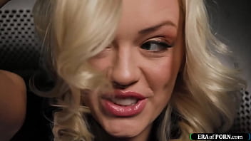 Preview 1 of Muscule Lady - Blonde stuck in laundrymachine and will do anything for help