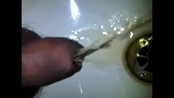 Preview 2 of Cryng Sex Girl - pee in sink.3GP
