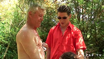 Preview 2 of Put Semen Inside The Vagina - Amatrice brunette francaise baisee dans un plan a trois en pleine campagne