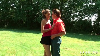 Preview 1 of Put Semen Inside The Vagina - Amatrice brunette francaise baisee dans un plan a trois en pleine campagne