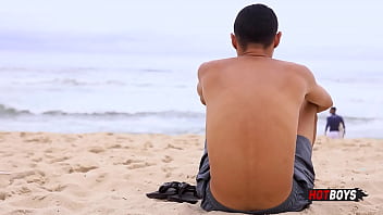 Preview 1 of Chan Wife - Fodendo o cu do surfista safado!
