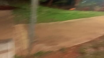 Preview 1 of Wwwxxxbog - Olha essa puta safada dando no meio da pra&ccedil_a em publico