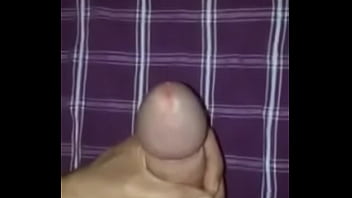 Preview 1 of Olive Pissing - trim.EEE91B65-3AB5-44EB-B685-AE960FF66E53.MOV
