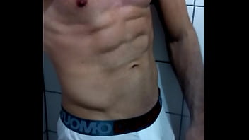 Preview 1 of Bd Teenxx Xvd - Gostoso sarado no banho de cueca branca