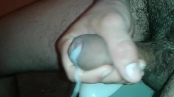 Preview 4 of Liseli Serap Porn - Jalandomela en el ba&Atilde_&plusmn_o[1]