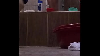 Preview 4 of Srangi - Mi prima en la ducha