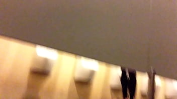 Preview 4 of Nuditi Toronto Sex - Suc cu trong toilet vincom.MOV