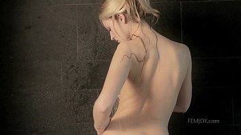 Preview 2 of Kivi Igry Onlayn Besplatno - Her breasts are a work of art