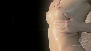 Preview 4 of Kivi Igry Onlayn Besplatno - Her breasts are a work of art