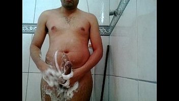 Preview 2 of Outdoor Lesbian Nipple Tease - Novinho tomando banho pelado