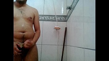 Preview 4 of Outdoor Lesbian Nipple Tease - Novinho tomando banho pelado