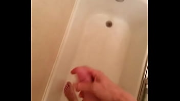 Preview 1 of Funcionaria Gostosa Do Mercado - Stroking my cock in the shower