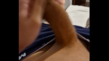 Preview 4 of Bokep Tante Amerika - BATENDO PUNHETA COM A NAMORADA NO BANHO