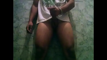 Preview 3 of Group Sex Brasilian - Casada olhando a rola