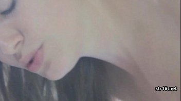 Preview 2 of Mengintip Mom - Young dude destroying 18-years old horny girl&#039_s pussy