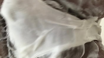 Preview 2 of Seachgirlgasm - Calcinha da esposa banho punheta