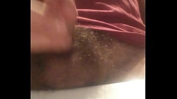 Preview 1 of Esfrendo O Pau Nelas Em Onib Us - small cock handjob and cum