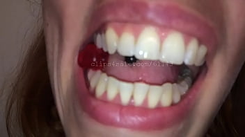 Preview 2 of Komposme Mp4 Vedios - Eating (Silvia) Video 1 Preview