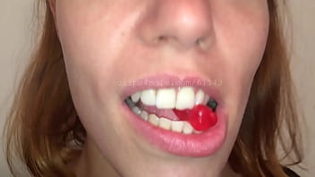 Preview 1 of Komposme Mp4 Vedios - Eating (Silvia) Video 1 Preview