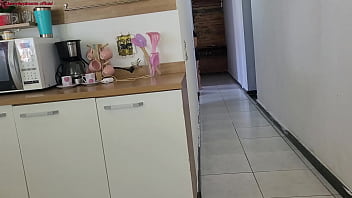 Preview 1 of Splice Rape - sexo arriscado,  enquanto meu marido estava no banho transei com amigo dele,  quase fomos pego.