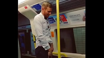 Preview 2 of Gggg Wwww - Pissing in the tube