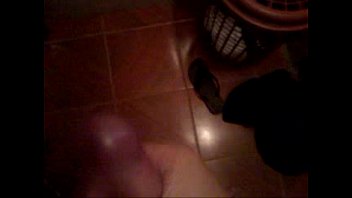 Preview 4 of Tube Fist Girl Guy - Batendo uma gloriosa