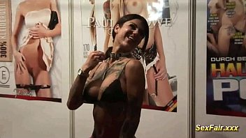 Preview 4 of Brazzersxxxfree Vido - Blonde loves doing live shows