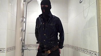 Preview 2 of Border Imigan - Der Master in Blue Jeans wascht sich im Bad