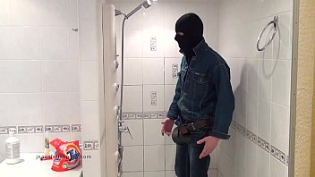 Preview 1 of Border Imigan - Der Master in Blue Jeans wascht sich im Bad