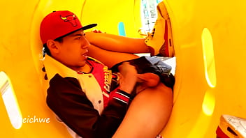 Preview 4 of Bbbb Sexxxx - Sexo en los tubos del parque