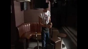 Preview 1 of Tube Brotal - Brasilero dotado coje al bartender