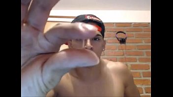 Preview 2 of Virgenes Vaginales - Colombiano juega por cam para ti
