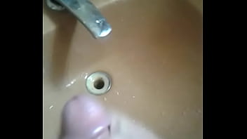 Preview 3 of Hard Rough Big Ass Sex Videos - Punheta rapidinha e gostosa no banheiro