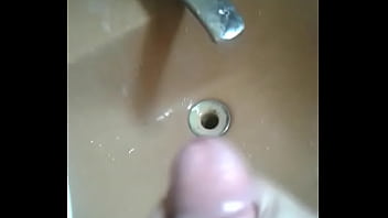 Preview 4 of Hard Rough Big Ass Sex Videos - Punheta rapidinha e gostosa no banheiro