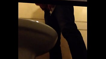 Preview 3 of Areila F - suc cu trong toilet vincom.MOV
