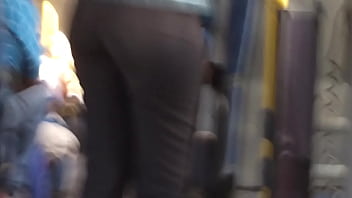 Preview 2 of Docter Nars - lindo culito en el bus