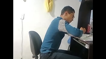 Preview 1 of 2mans Xxx - Mi madrastra latina me ayuda con una tarea dif&iacute_cil pero termina dando me una mamada deliciosa semen en las TETAS