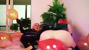 Preview 3 of Porno Sec Hd - Latex Rubber Strap-on Fuck Video - Facesitting Lesbians Orgasms! Arya Grander