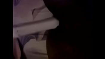 Preview 2 of Tatuaje Espalda Infiel - Ma pute se branle avec un peigne