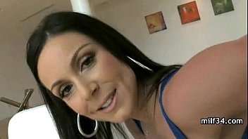 Preview 1 of Indian Am Yalat Yor - Hot Cougar Blows a Big Dick