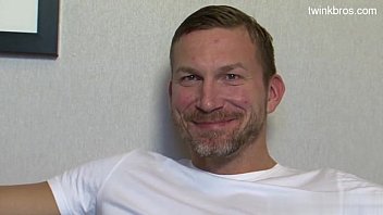 Preview 1 of Video Bokep Di Bis - Sexy stepfather throatfuck