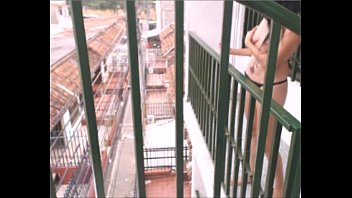 Preview 4 of Minha Pantera - desnuda en el balcon