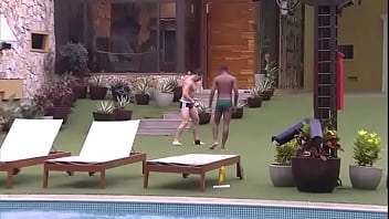 Preview 2 of Exited Son - BBB15 Cezar e Luan jogando bola de sunga