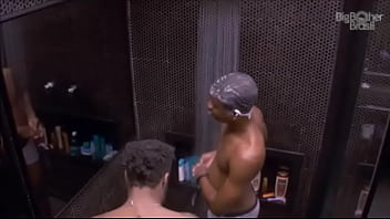 Preview 1 of Bakfm - Big Brasil - BBB - Homens Pelados tomando banho juntos