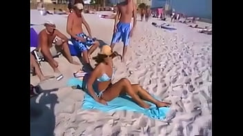 Preview 1 of Niksa Koil Molik Sexe Xxcom - Girl strips naked in front of friends showing her sexy body.FLV