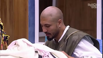 Preview 2 of Son Horny Mom Japan - bbb 15 - Aline trocando biquini