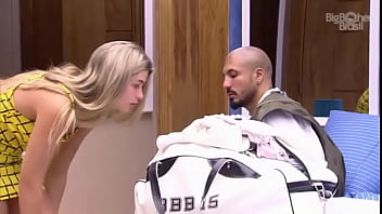 Preview 3 of Son Horny Mom Japan - bbb 15 - Aline trocando biquini